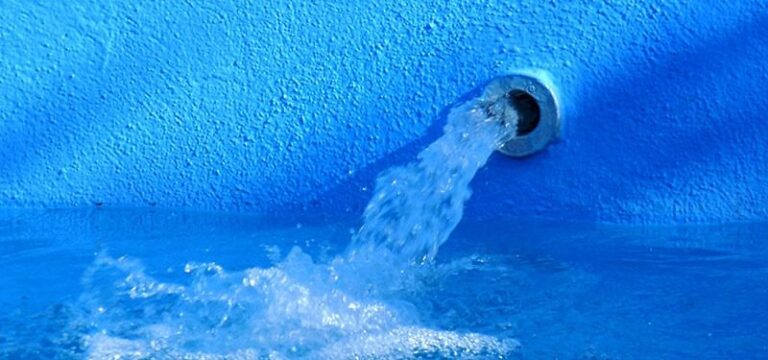 reparar-fuga-en-el-sistema-de-tuberias-de-la-piscina